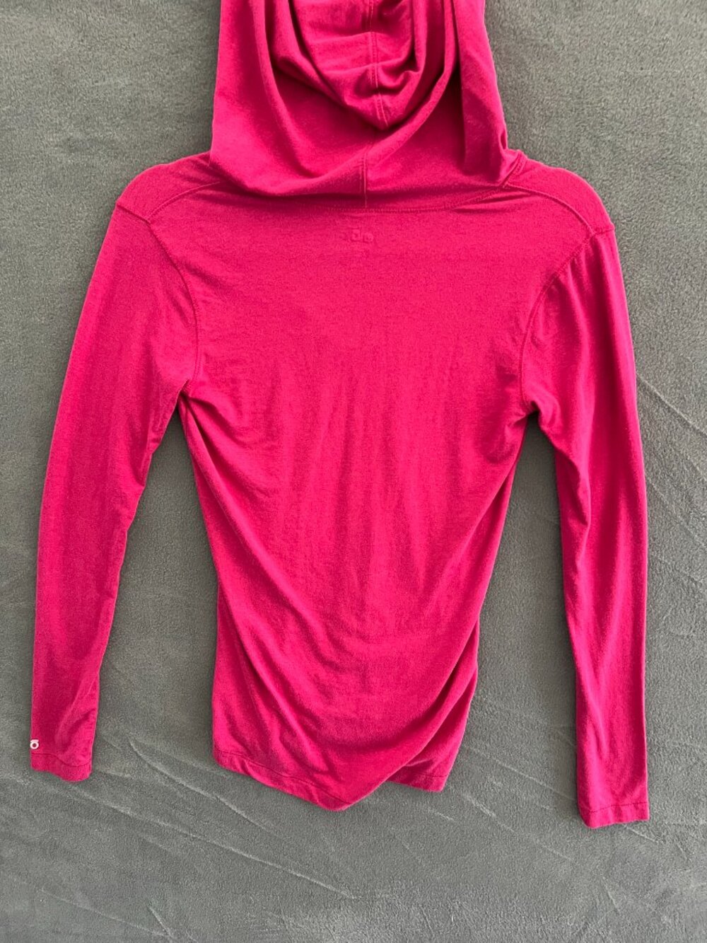 Alo Women’s Hot Pink Hooded Long-Sleeve Tee Top XS - Picture 3 of 9